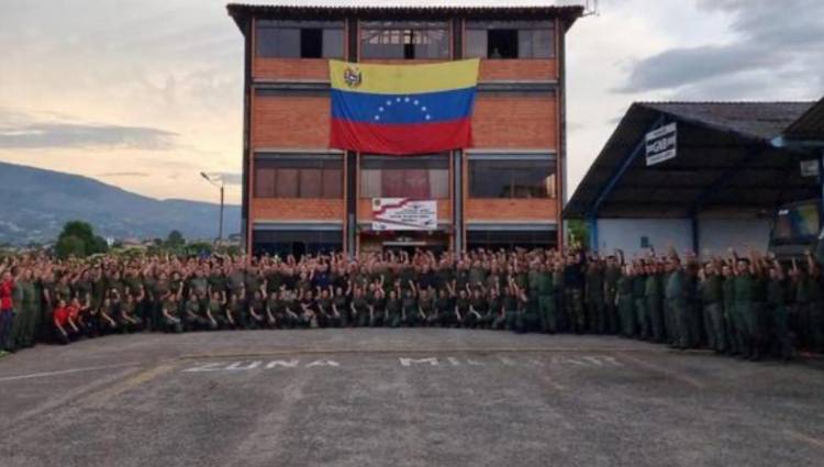 Venezuela mueve tropas y cierra la frontera con Brasil