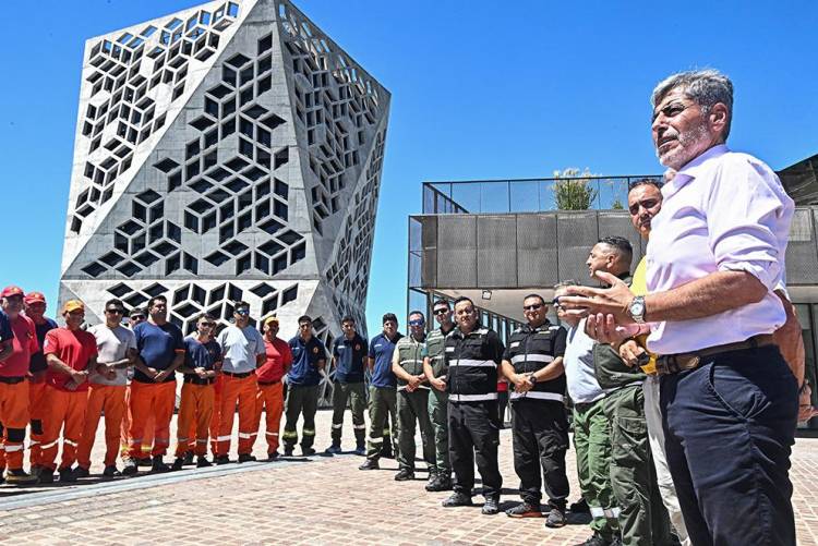 La Provincia suma más bomberos y equipamiento para combatir los incendios en el sur del país