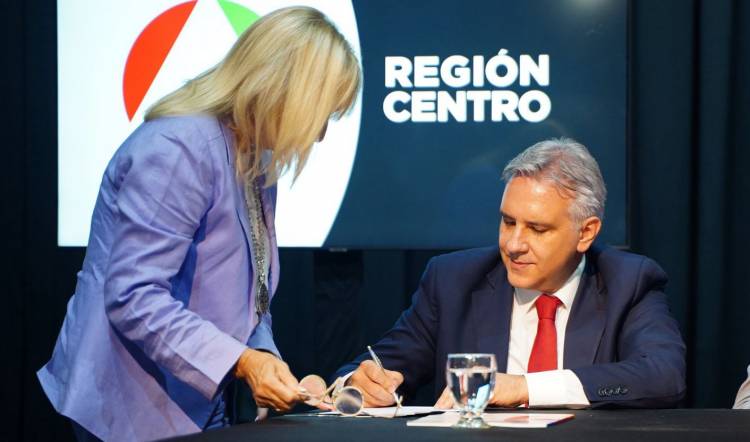 Con fuerte apoyo a los sectores productivos, Llaryora asumió la presidencia Pro tempore de la Región Centro