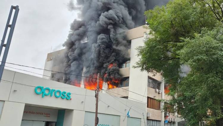 Córdoba: declaran la emergencia en Apross por 30 días tras el incendio en la sede central