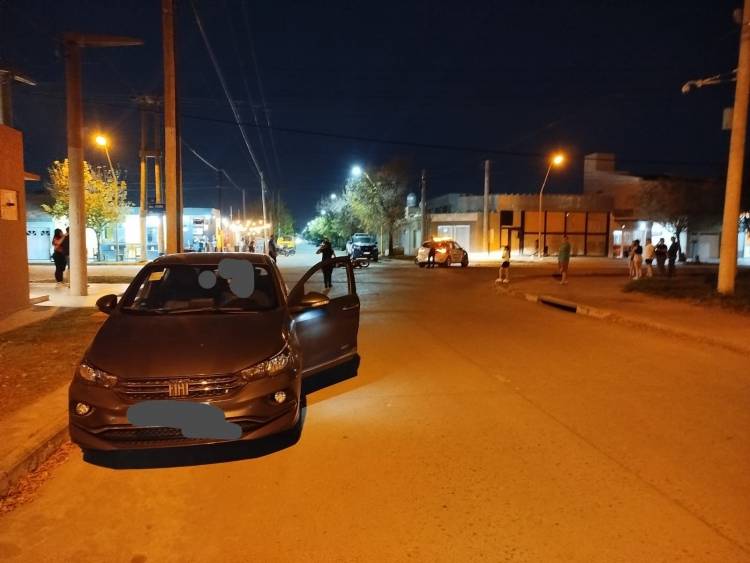 Grave accidente de tránsito en barrio Ciudad: una motociclista sufrió fractura
