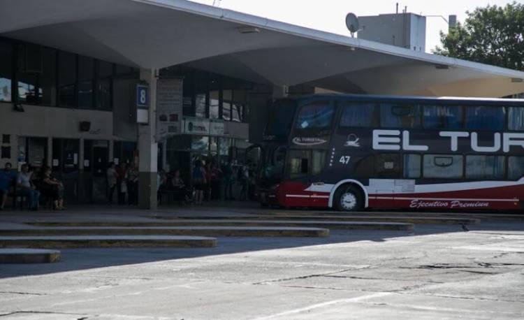 AOITA interrumpirá el transporte interurbano este viernes y amenaza con un paro