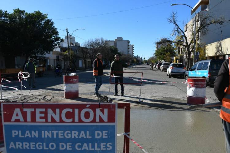 Bernarte supervisó el avance de la 10º etapa de bacheo en la ciudad