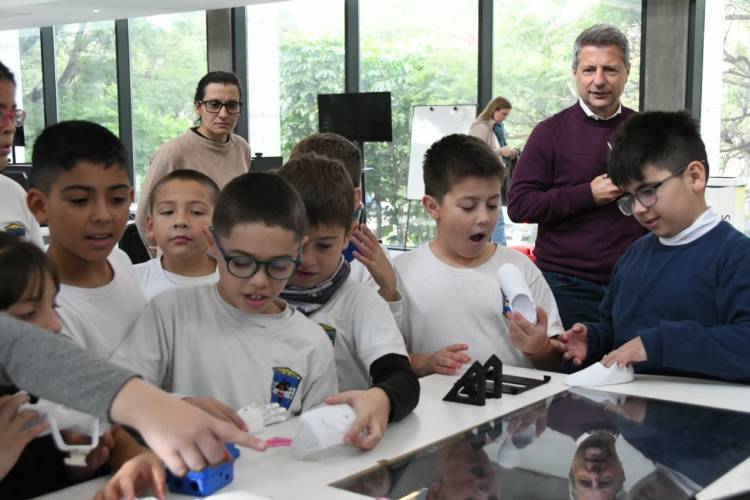 Cada vez más estudiantes eligen los tours educativos en Tecnoteca. ¿De qué se trata?