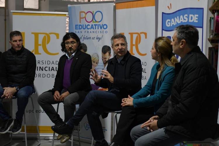 Municipio y UPC entregaron 10 kits destinados a las prácticas del Trayecto de Robótica Industrial