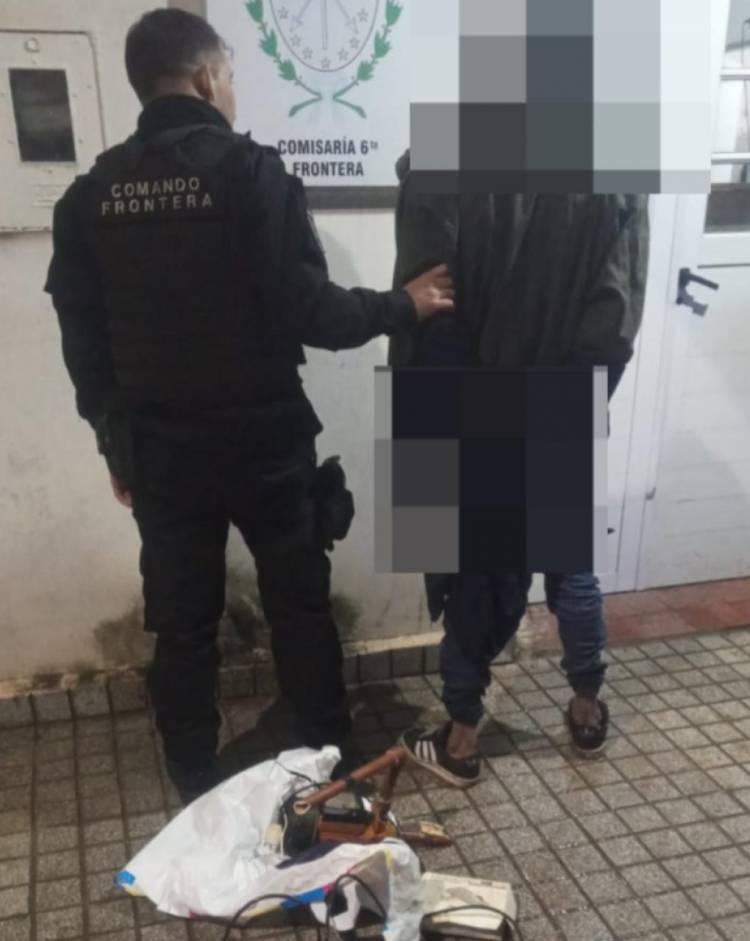 Llevaba objetos robados en una bolsa y fue detenido en Frontera