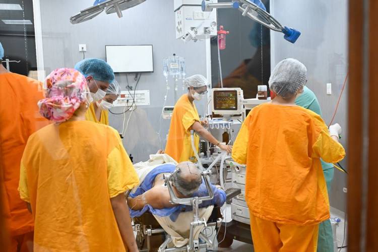 Avance en la salud pública: realizan en Córdoba dos cirugías cerebrales con estimulación de emociones