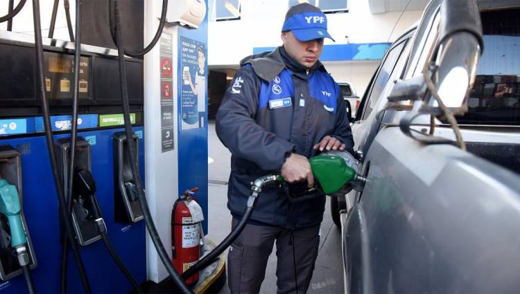 Desde este semana YPF baja el precio de la nafta