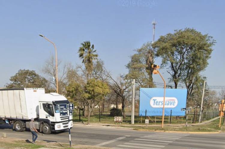 Triple choque en la ciudad con daños materiales