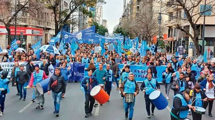 El Gobierno de Córdoba pidió la conciliación obligatoria para frenar el paro docente