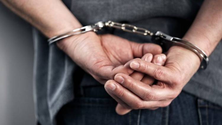 Detienen a un hombre por violar una medida cautelar en barrio Jardín