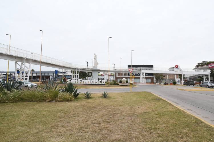 La transformación del acceso oeste ya se percibe con el paso peatonal y bicisenda a nivel y en altura