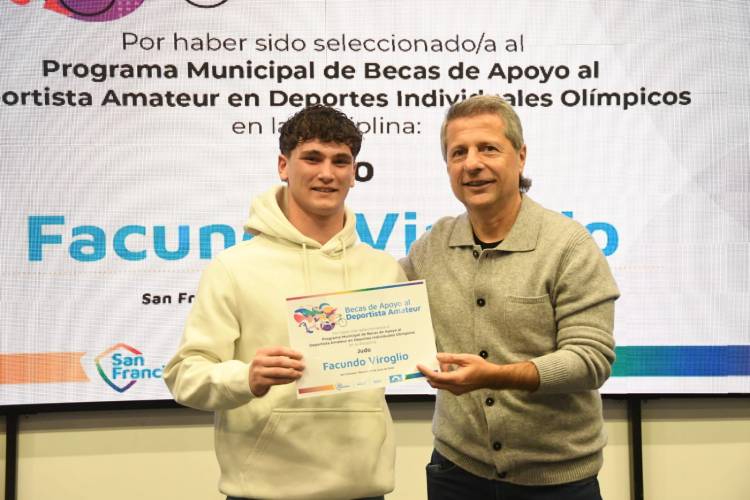 Municipio entregó las becas de apoyo a 40 deportistas amateurs de la ciudad